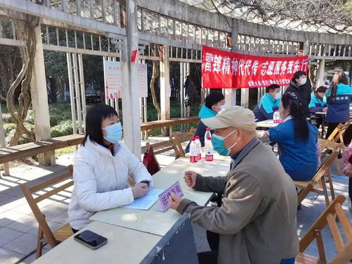 法律咨詢進社區，便民理發測血壓，寶山學雷鋒活動多點開花暖人心